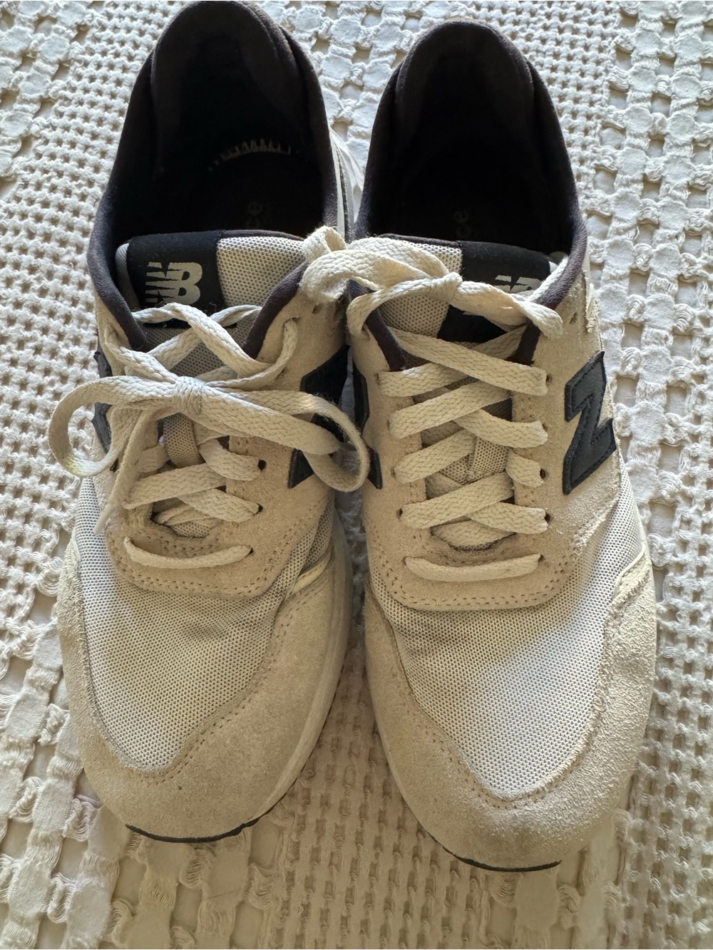 New Balance cream and Black Casual Sneakers in good used condition. Some wear on